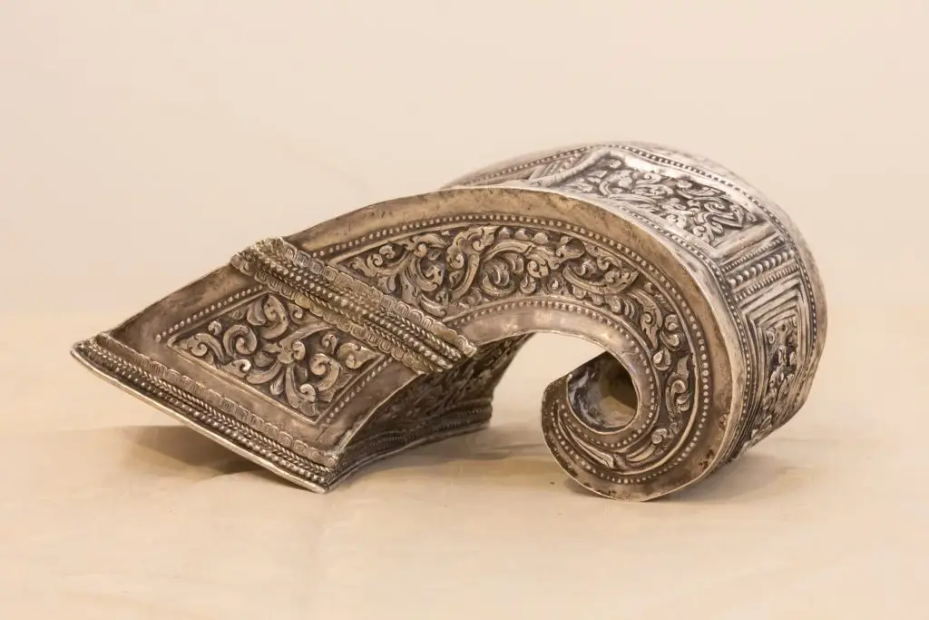 LAO-59 Silver Horn Shaped Lime Container
